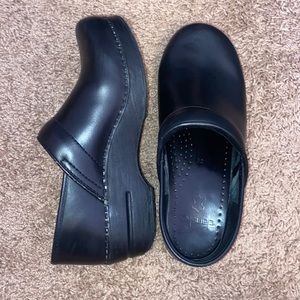 ‘Professional Cabrio Black’ Dansko🖤 Size 39 (8.5-9)💥 Any Q’s? Just Comment👇🏼